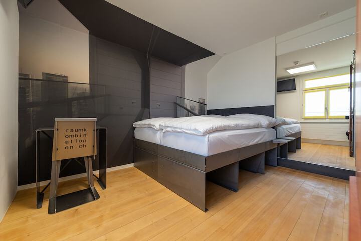 Room 32 of 111