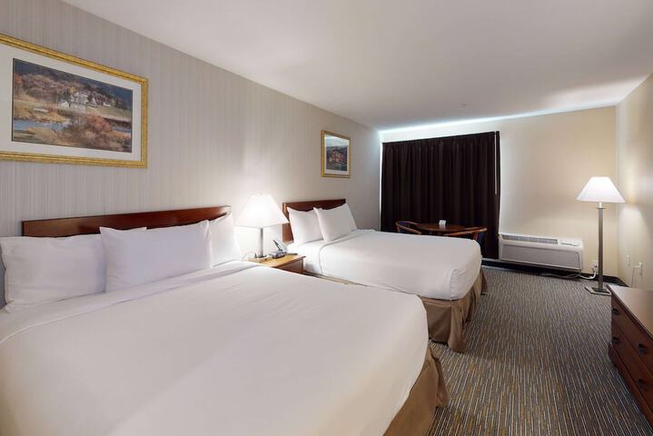 2 Queen Beds (3 of 3)