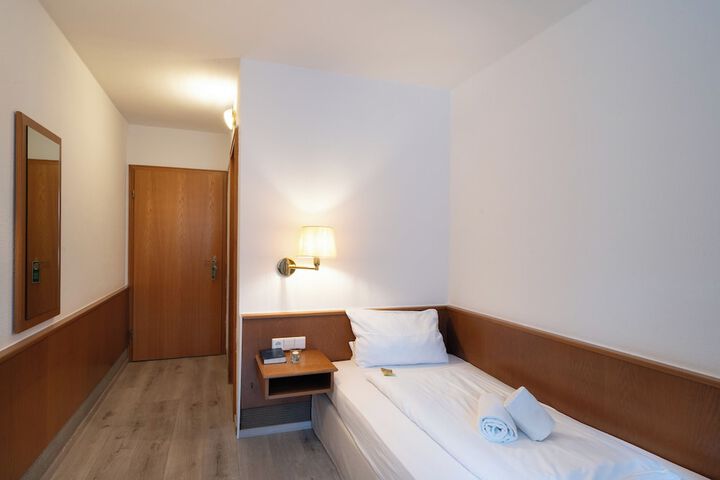 Room 21 of 39