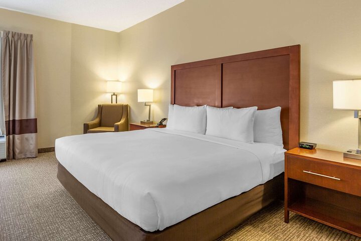 1 King Bed (14 of 19)
