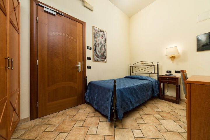 Room 52 of 120