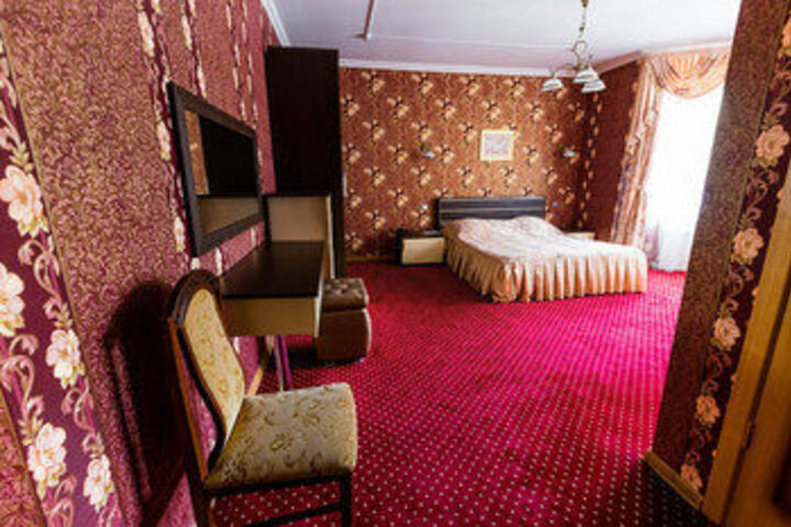 Room 8 of 18