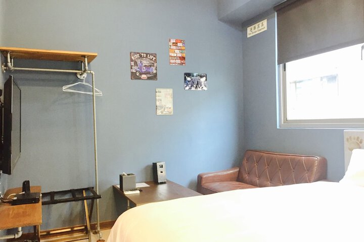Room 9 of 26