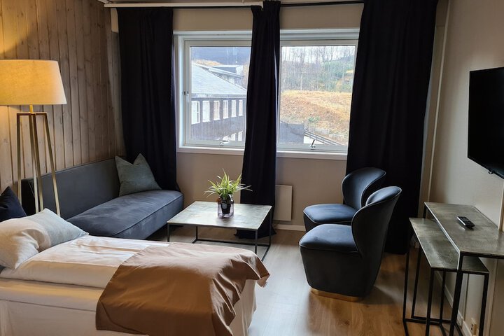 Room 7 of 33