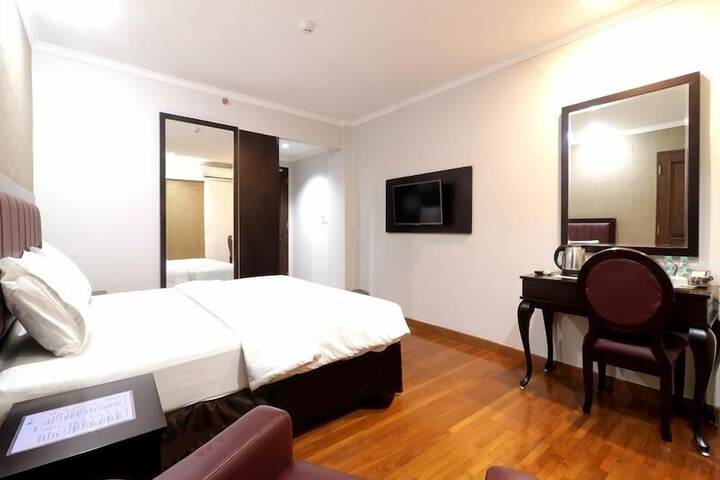 Room 6 of 34