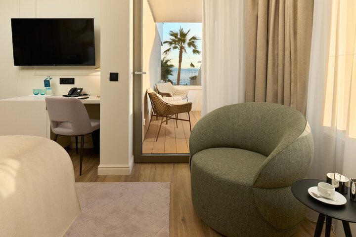 Room 5 of 33