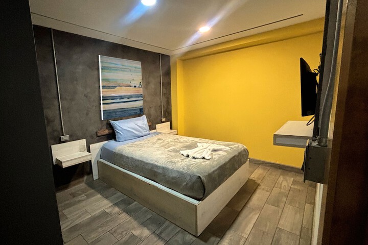 Room 53 of 158