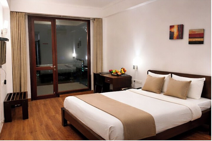 Room 6 of 32