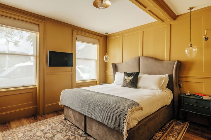 Room 15 of 160