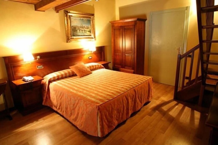Room 10 of 25