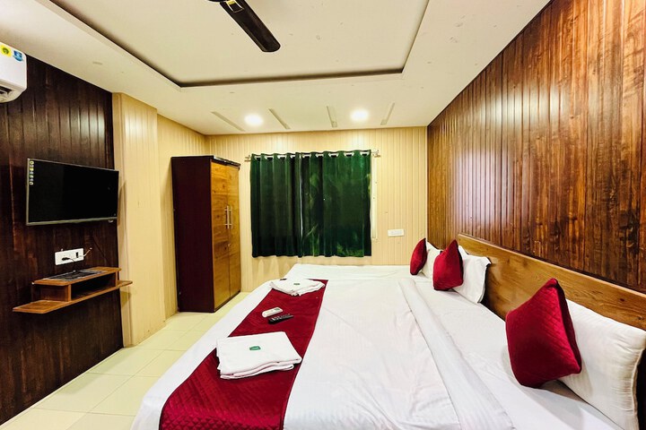 Room 12 of 27