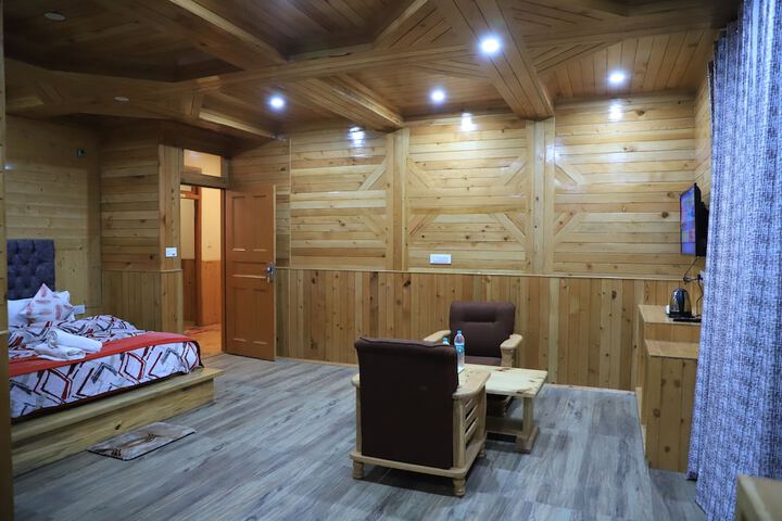 Room 3 of 37
