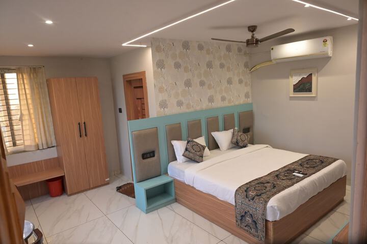 Room 3 of 62