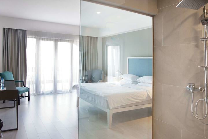 Room 12 of 36