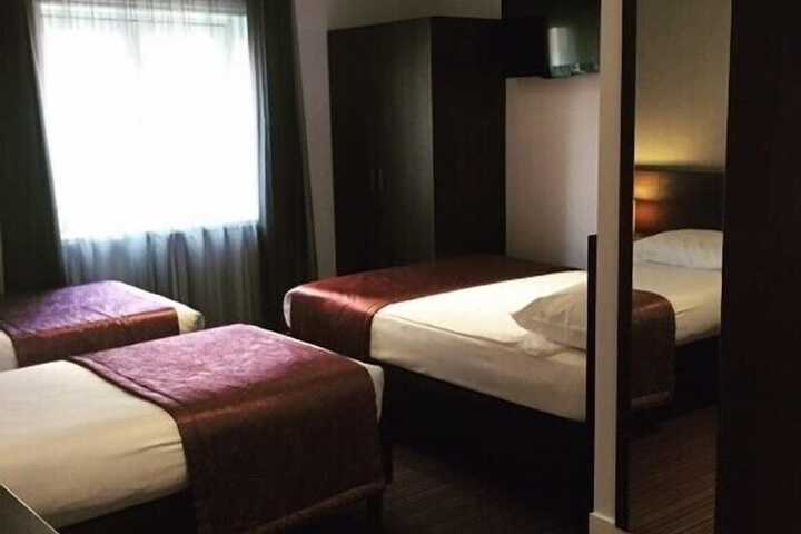 Room 8 of 40
