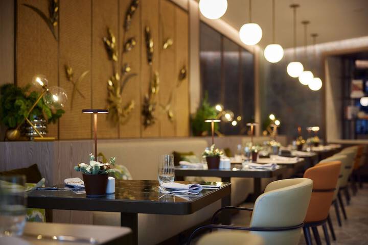 Dining 139 of 190