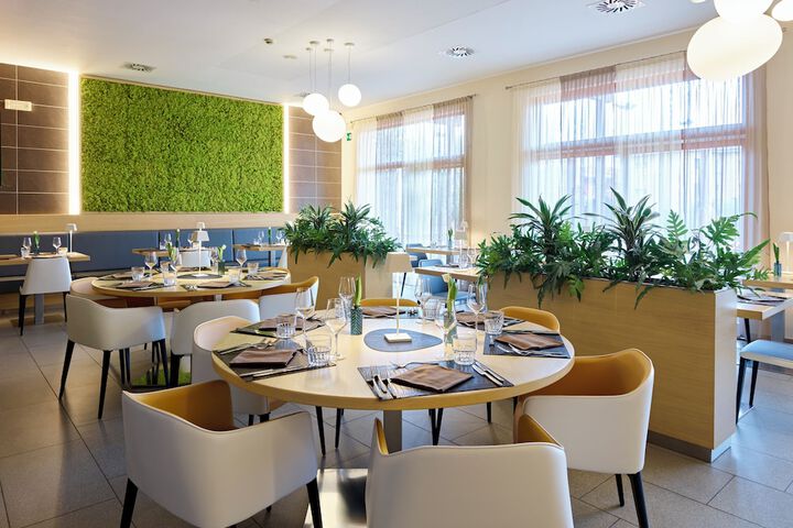 Dining 65 of 77