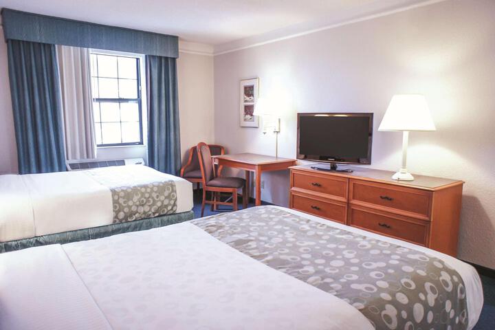 2 Double Beds Deluxe Room (2 of 7)
