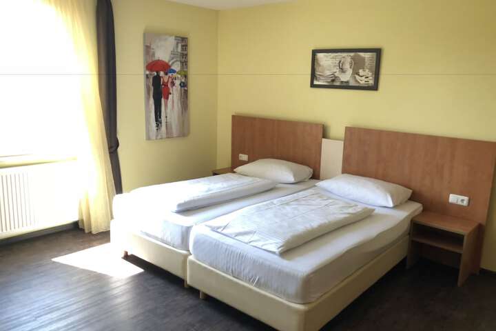 Room 16 of 32