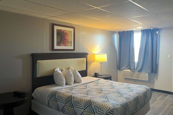 Room 9 of 13