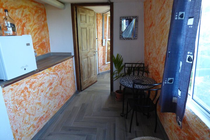 Room 17 of 28
