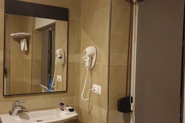 Room 5 of 13