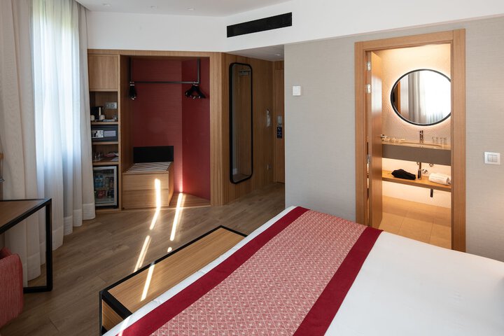 Room 8 of 78