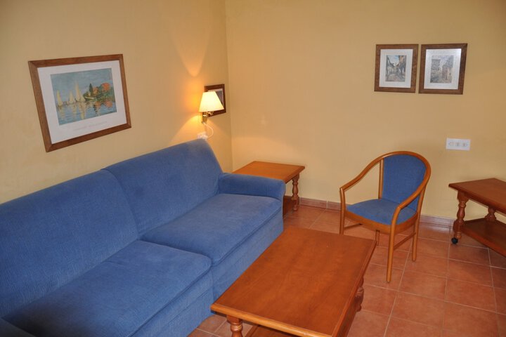 Room 8 of 132