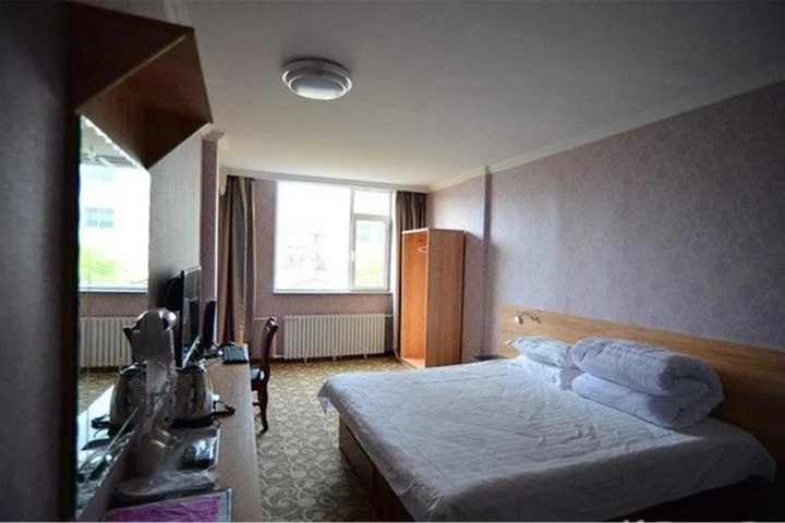 Room 12 of 18