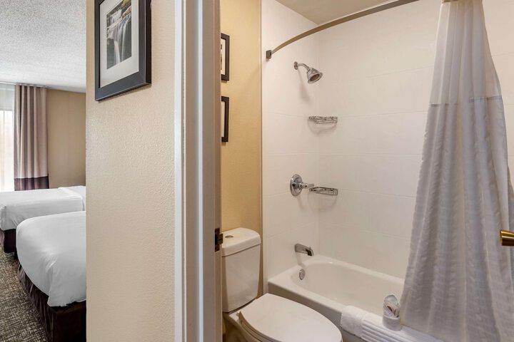 2 Double Beds (3 of 11)