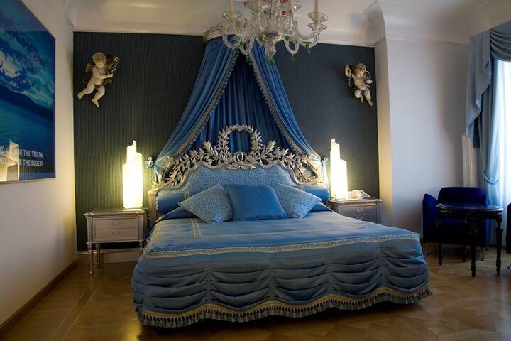 Room 28 of 115