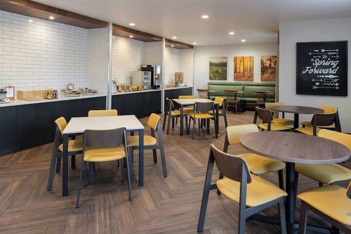 Breakfast/Coffee Service 30 of 41