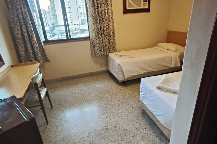 Room 9 of 37