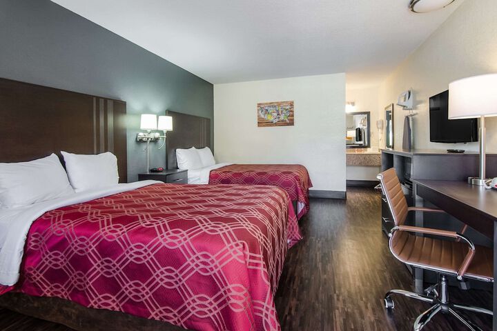 2 Double Beds (3 of 11)