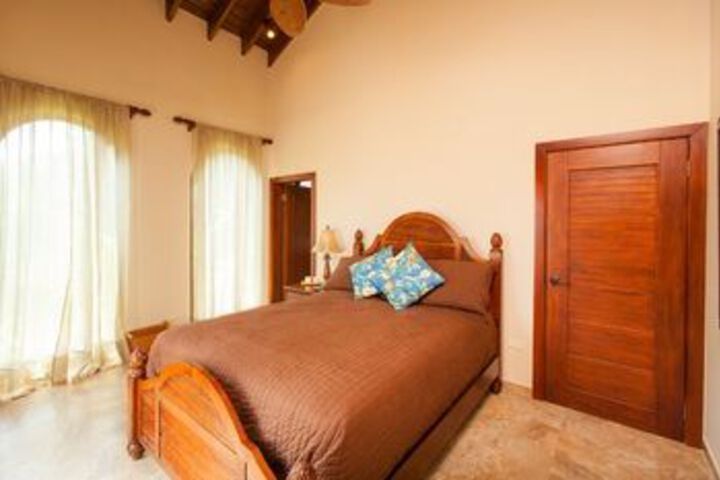 Room 10 of 27