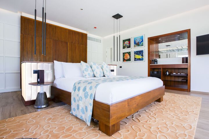 Room 12 of 127