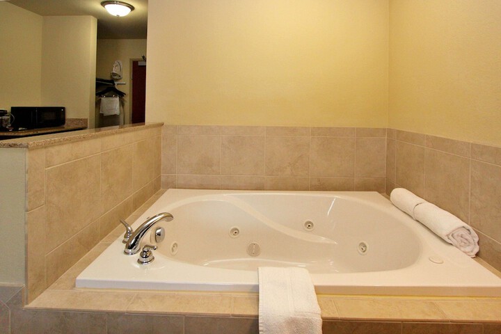 Jetted tub