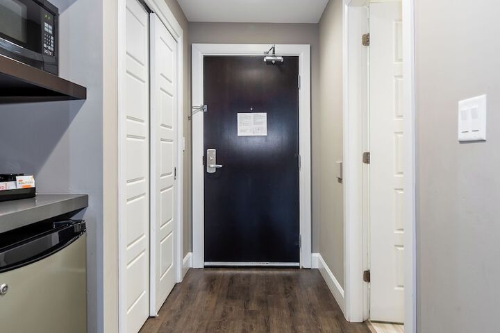 Room 6 of 69