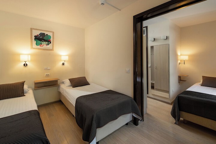 Room 16 of 31