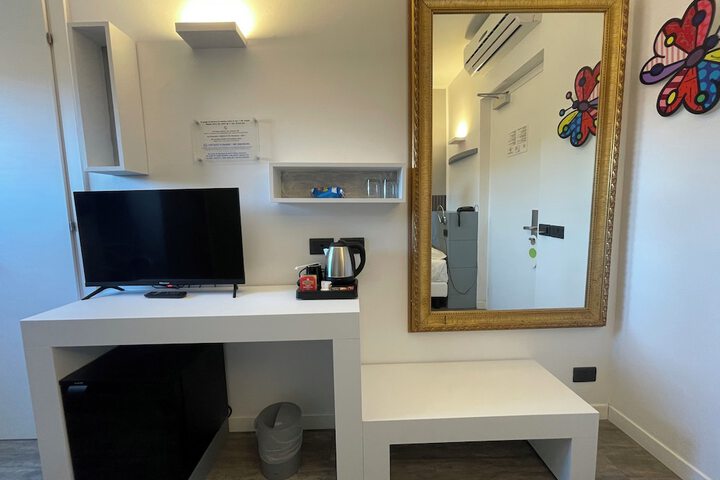 Room 13 of 106