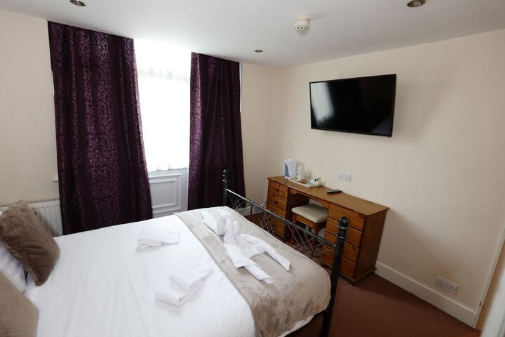 Room 8 of 18