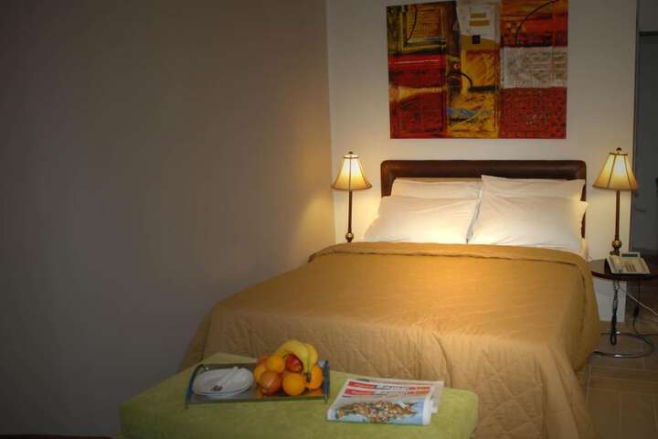 Room 6 of 28