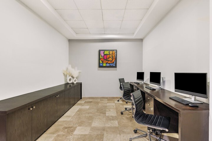 Business Center 24 of 26