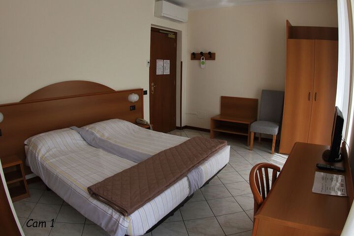 Room 14 of 50