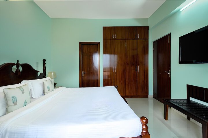 Room 5 of 12