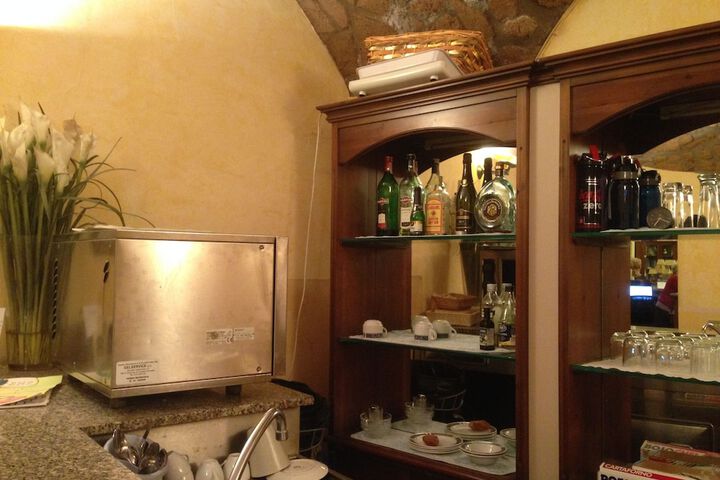 Lounge 104 of 142