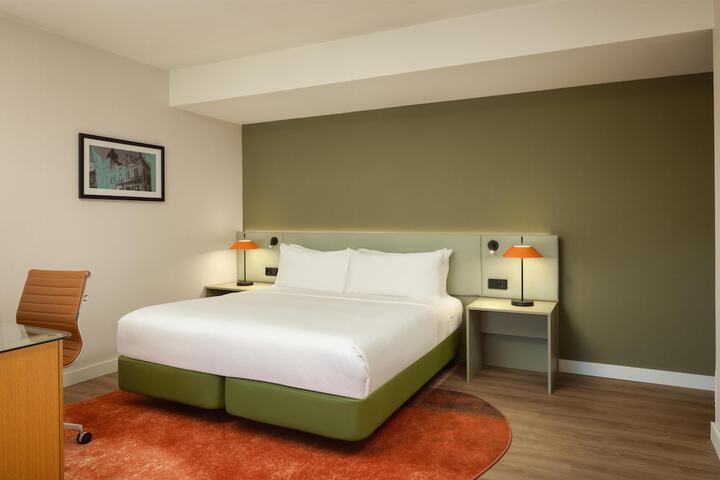 Room 52 of 146