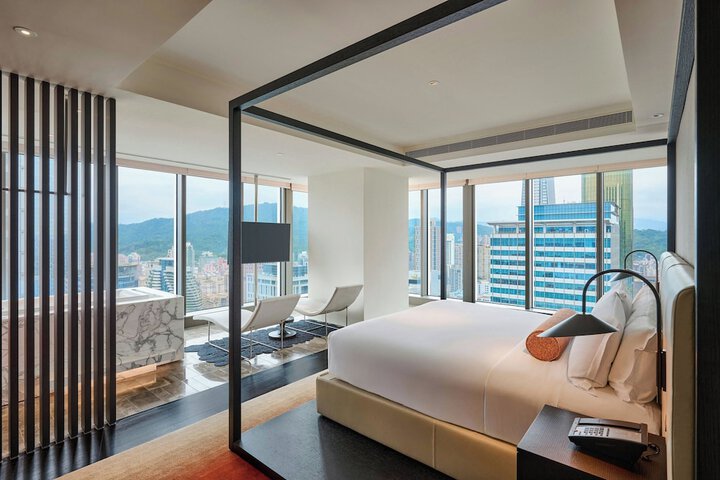 Room 46 of 182