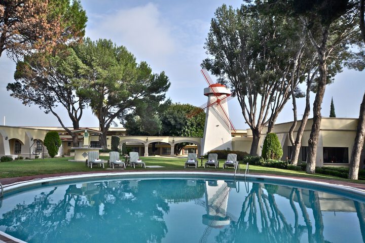 Hotel with Pool