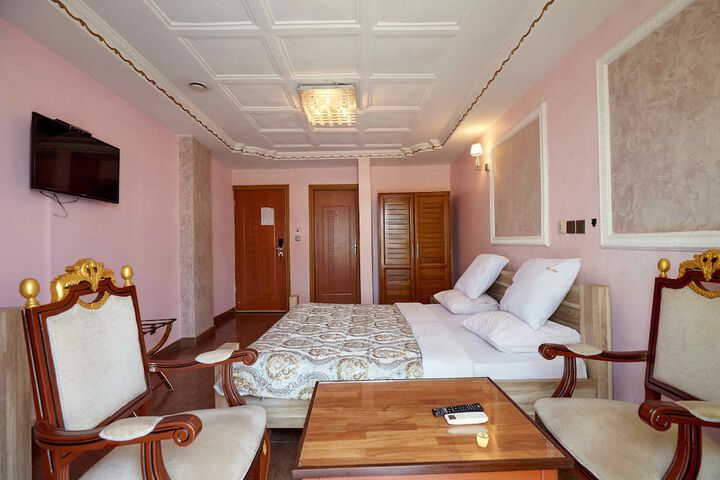 Room 6 of 87
